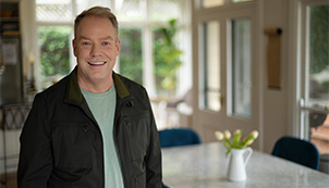 Peter Helliar